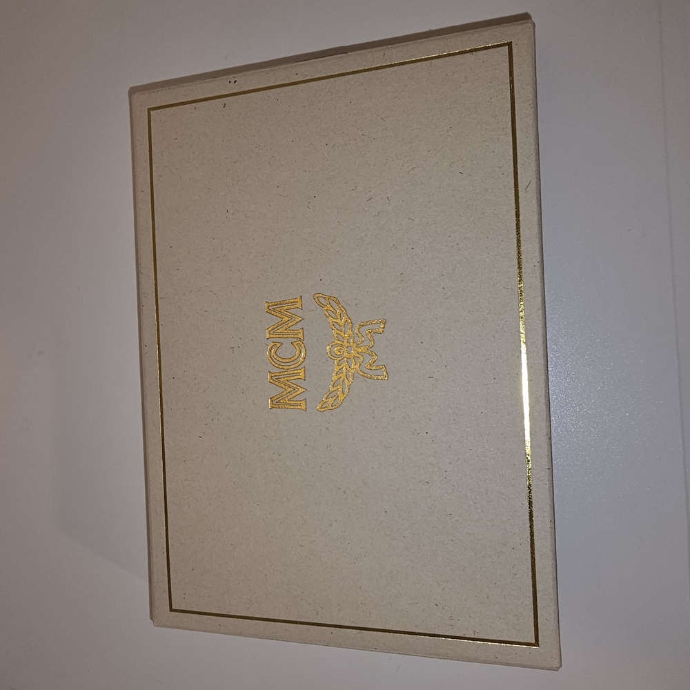MCM Red Leather Wallet EuC With Box - Picture 5 of 5